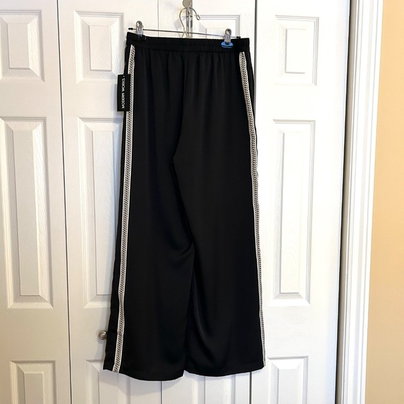 NWT Modern Works Wide Leg Pants with Chain Print Detail Size Medium - Picture 4 of 15